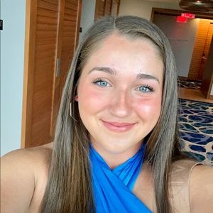 Meet your Posher, Hallie